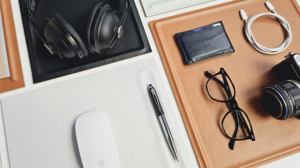 Best Compact Desk Accessories for Dorm Rooms