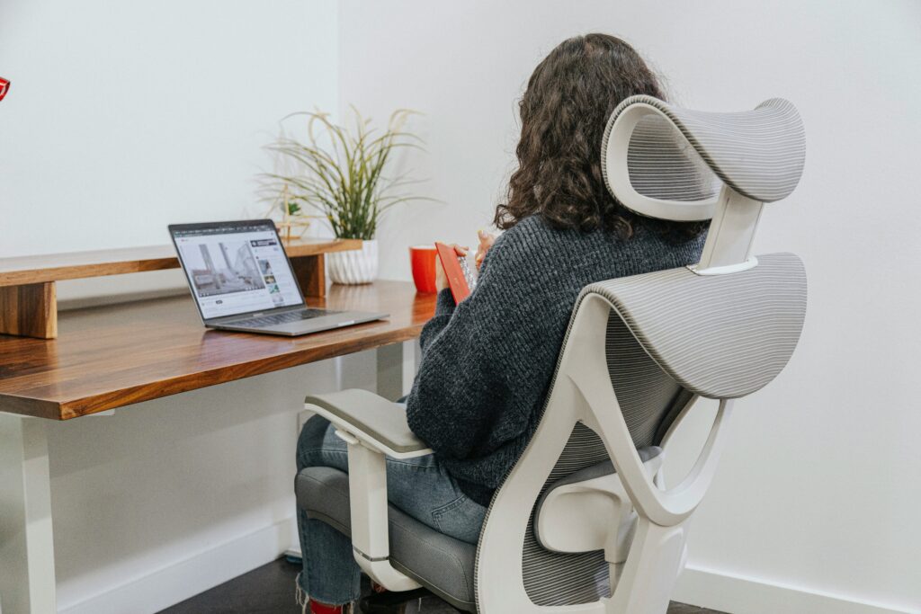 Best Desk Chairs Under $200 for Long Study or Work Hours