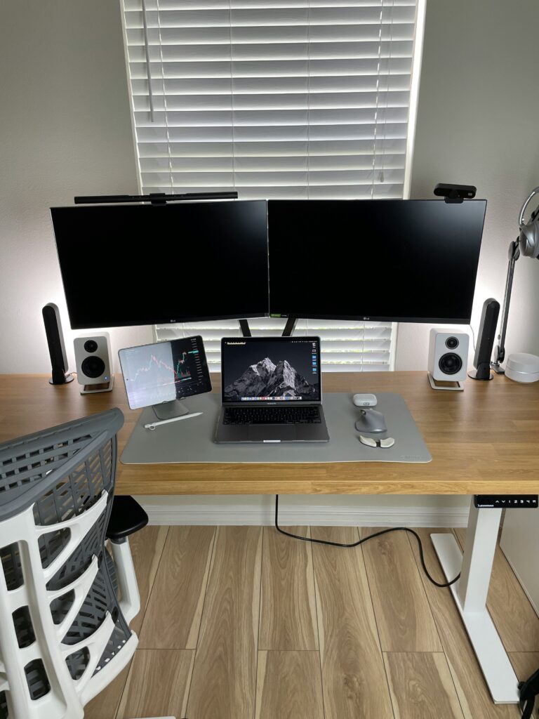 How to Set Up a Dual Monitor Layout for Productivity